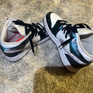 mid jordan ones